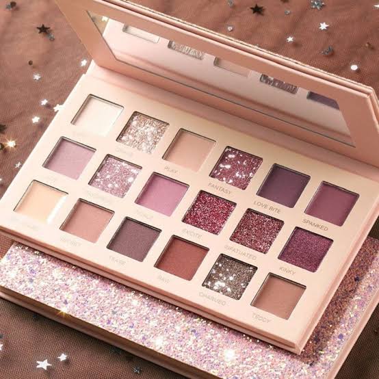 Huda Beauty Nude Eyeshadow Palette Multicolour - Dafa Karo Dukan